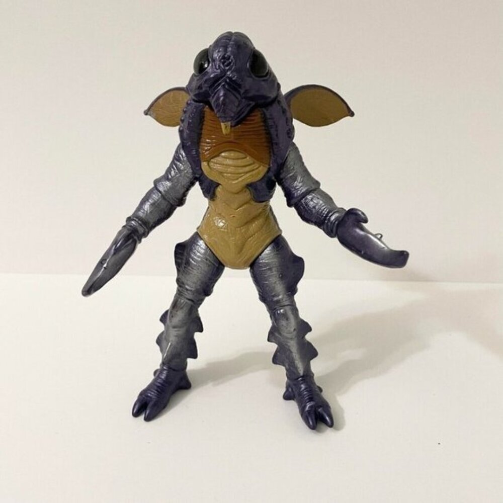 1993 Bandai Mighty Morphin Power Rangers Guitardo Alien Purple Fly Action Figure